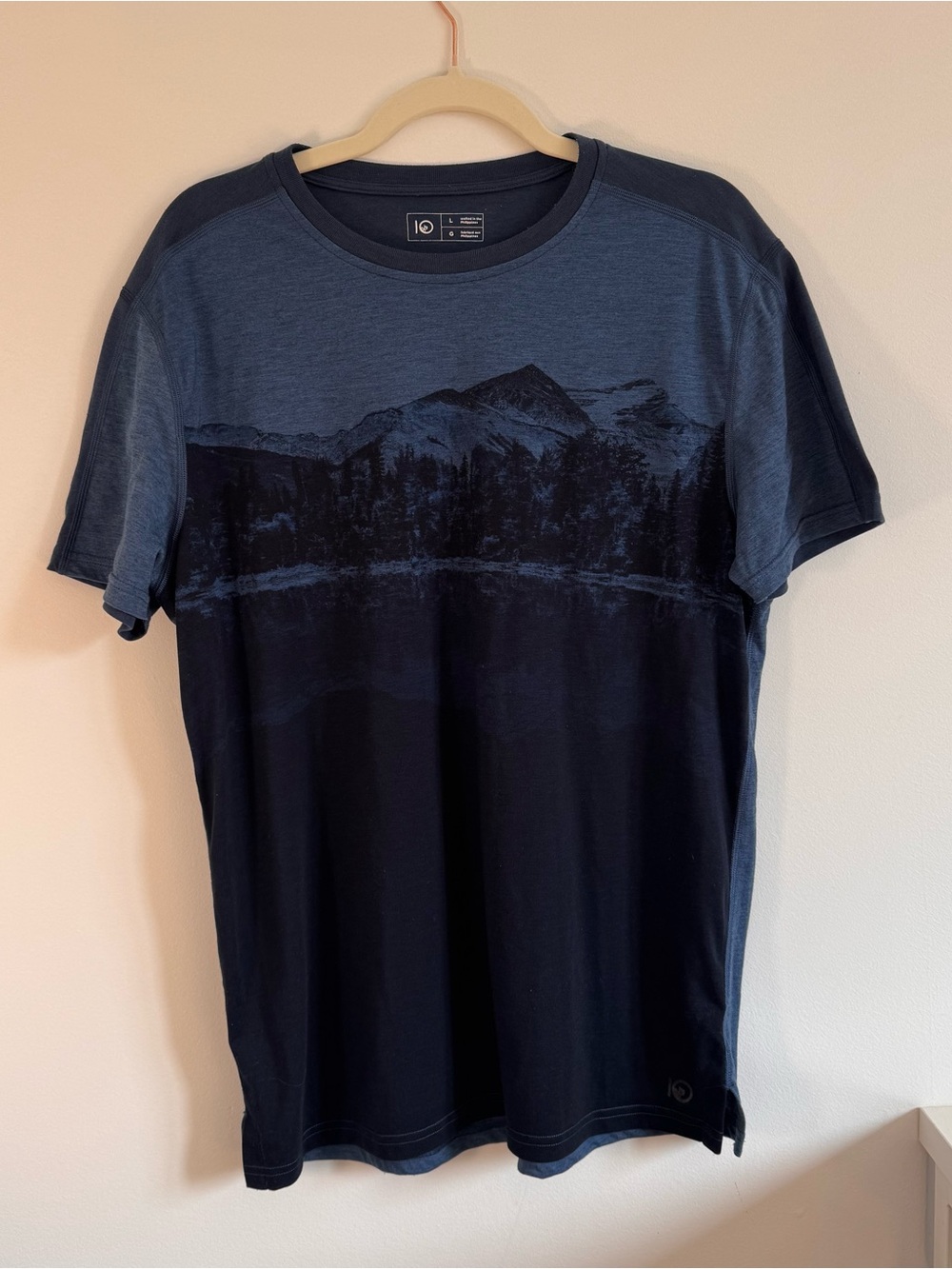 Tentree | Men's Mountain Graphic Crew Neck T-Shirt - Blue/Black